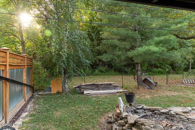 2131 Seneca Dr, Madison, IN 47250