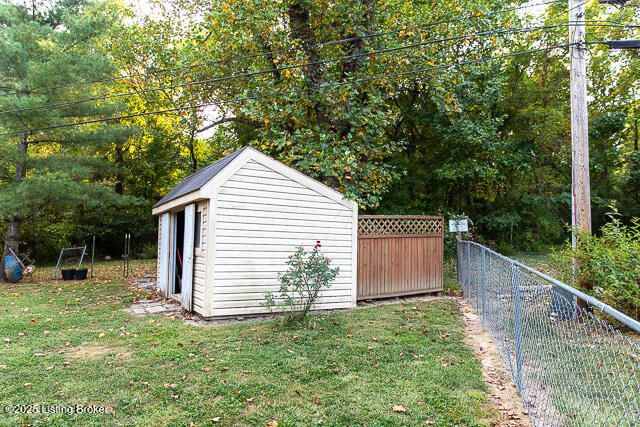 2131 Seneca Dr, Madison, IN 47250