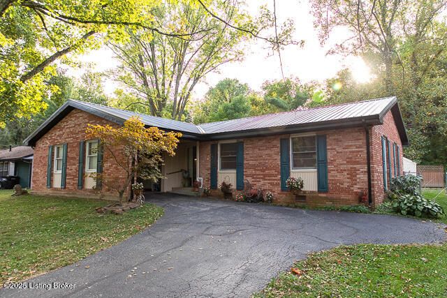 2131 Seneca Dr, Madison, IN 47250