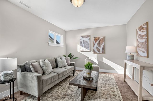 745 S Summerhaven Court, New Palestine, IN 46163