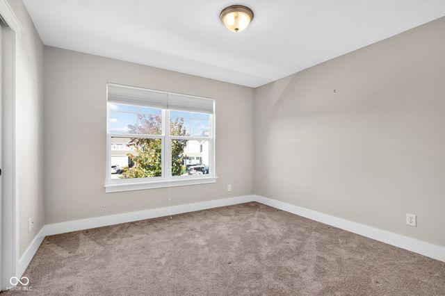 745 S Summerhaven Court, New Palestine, IN 46163