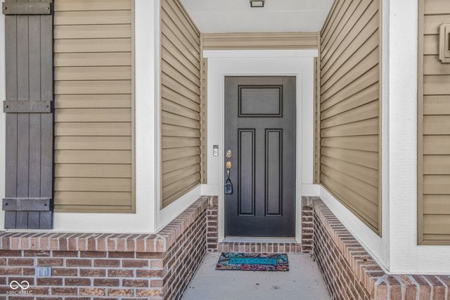 745 S Summerhaven Court, New Palestine, IN 46163