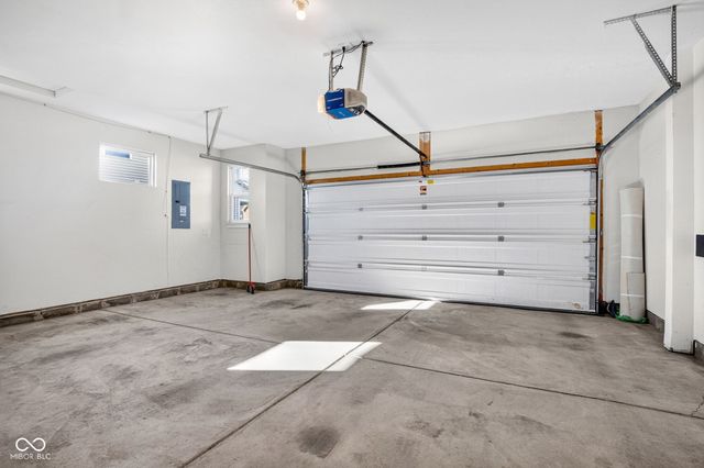 745 S Summerhaven Court, New Palestine, IN 46163