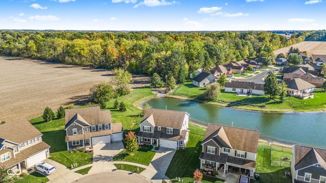 745 S Summerhaven Court, New Palestine, IN 46163