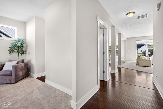 745 S Summerhaven Court, New Palestine, IN 46163