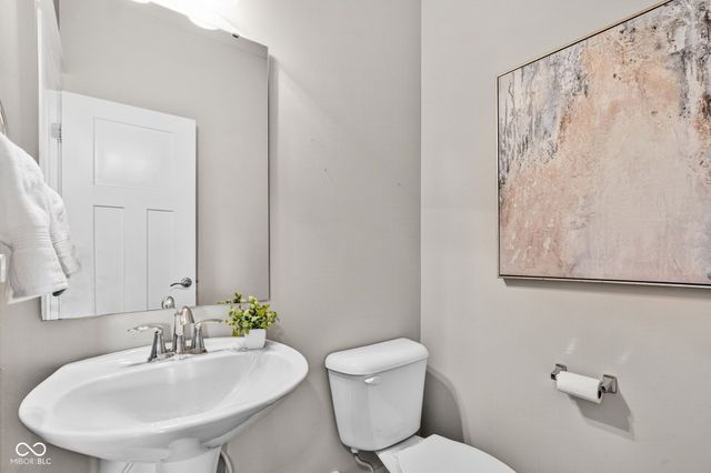 745 S Summerhaven Court, New Palestine, IN 46163