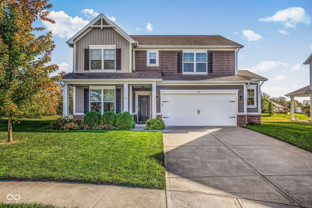 745 S Summerhaven Court, New Palestine, IN 46163