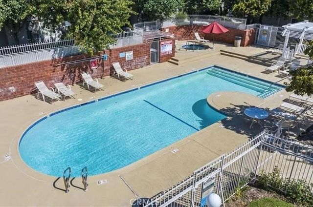 10241 White Oak 3, Northridge (los Angeles), CA 91325