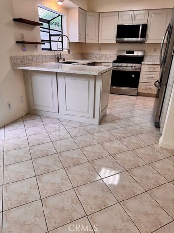 10241 White Oak 3, Northridge (los Angeles), CA 91325