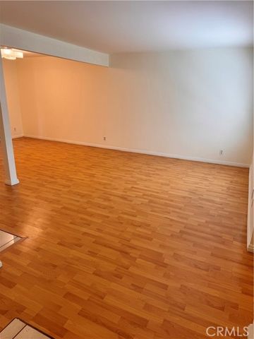 10241 White Oak 3, Northridge (los Angeles), CA 91325