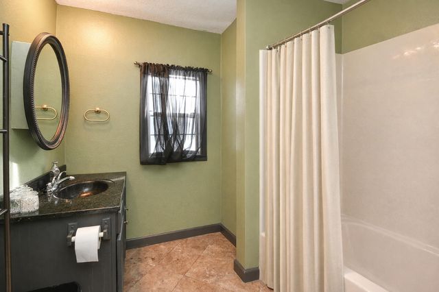 2212 N Howard Avenue, Springfield, MO 65803