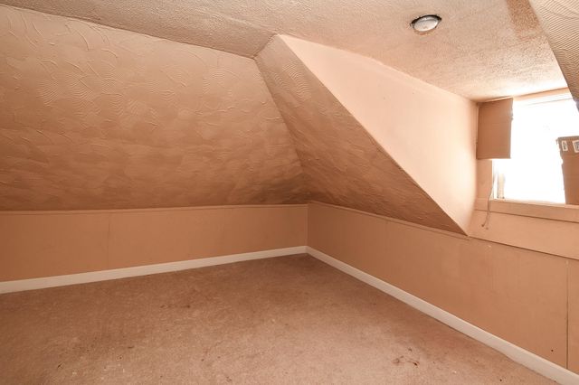 2212 N Howard Avenue, Springfield, MO 65803