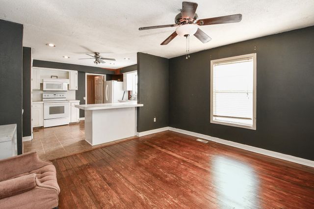 2212 N Howard Avenue, Springfield, MO 65803