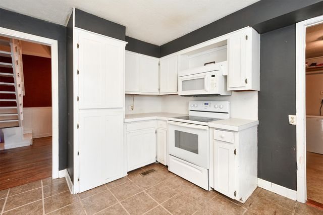 2212 N Howard Avenue, Springfield, MO 65803