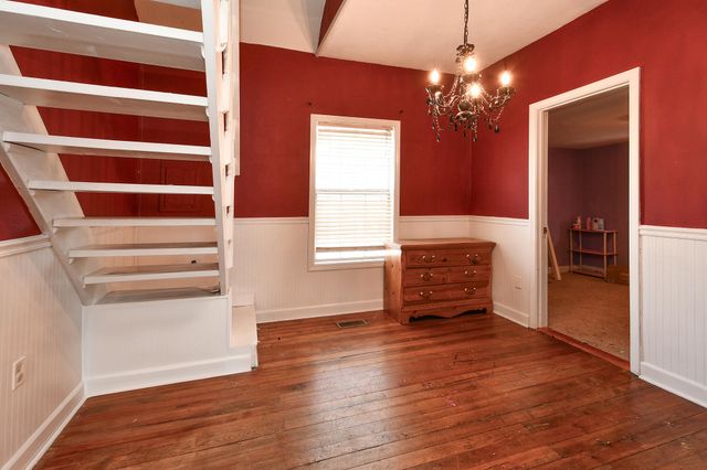 2212 N Howard Avenue, Springfield, MO 65803