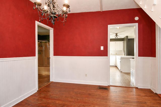 2212 N Howard Avenue, Springfield, MO 65803