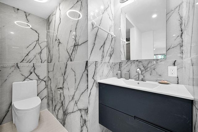 410 SE 2nd St 223, Hallandale Beach, FL 33009