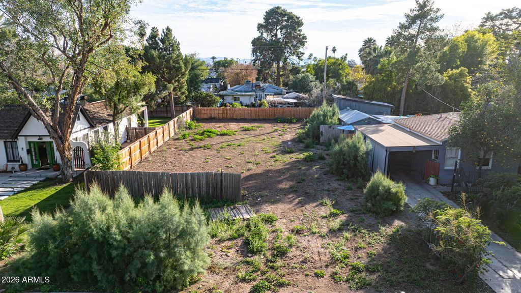 Image 1 of property listing at 931 W HEATHERBRAE Drive 10, Phoenix, AZ 85013