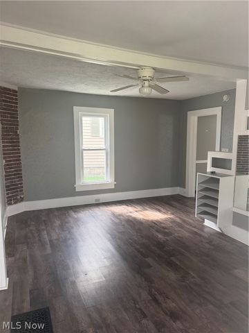 824 Goshen Avenue SE, New Philadelphia, OH 44663