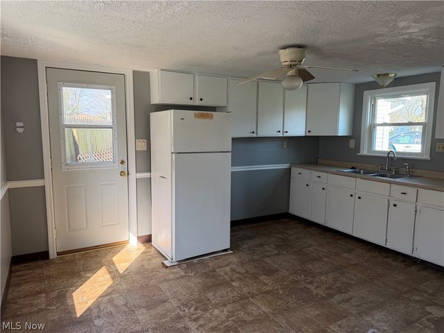 824 Goshen Avenue SE, New Philadelphia, OH 44663