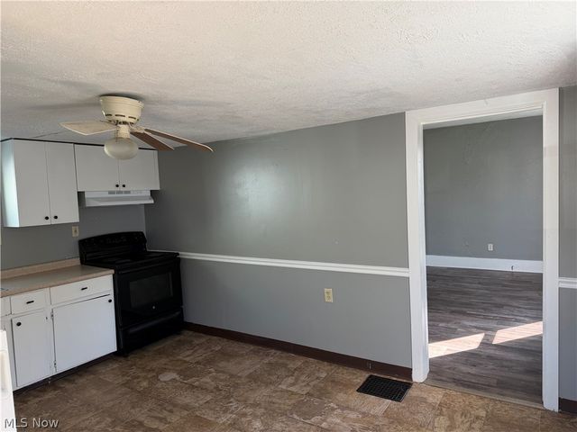 824 Goshen Avenue SE, New Philadelphia, OH 44663