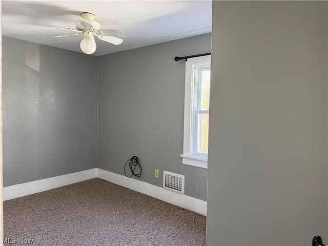 824 Goshen Avenue SE, New Philadelphia, OH 44663