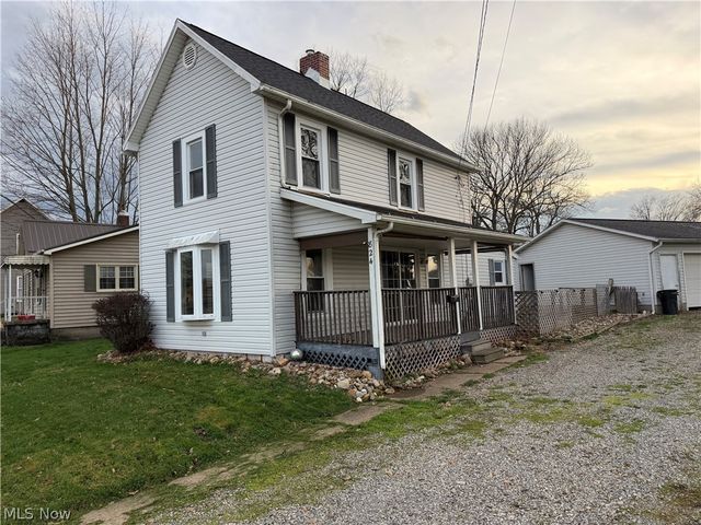 824 Goshen Avenue SE, New Philadelphia, OH 44663