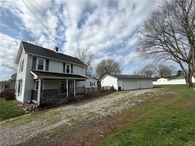 824 Goshen Avenue SE, New Philadelphia, OH 44663