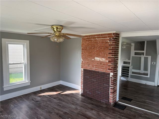 824 Goshen Avenue SE, New Philadelphia, OH 44663