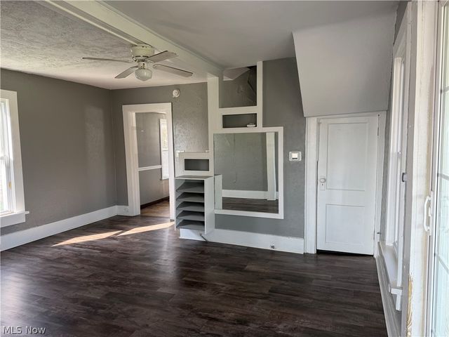 824 Goshen Avenue SE, New Philadelphia, OH 44663