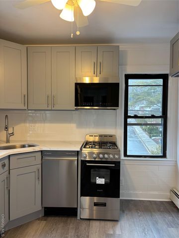 225 Lexington Avenue, Oyster Bay, NY 11771