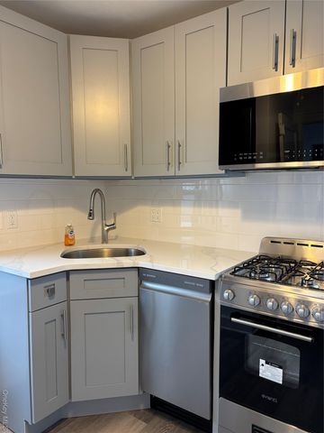 225 Lexington Avenue, Oyster Bay, NY 11771