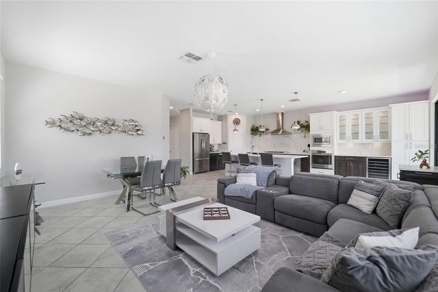 9731 IVORY DR, Ruskin, FL 33573