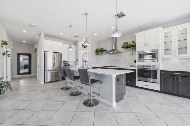 9731 IVORY DR, Ruskin, FL 33573