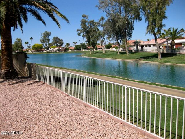 26621 S Lakemont Drive, Sun Lakes, AZ 85248