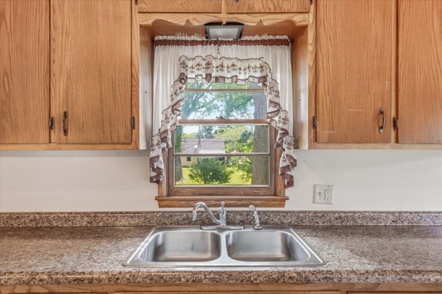 2584 Herschel Street, Roseville, MN 55113