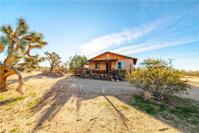19816 S Gold Mine Road, Yucca, AZ 86438