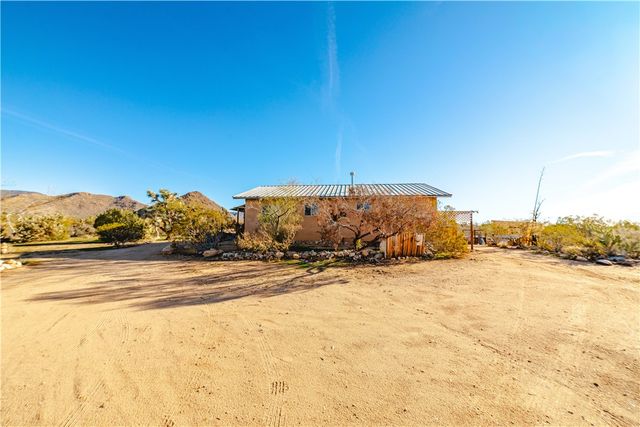 19816 S Gold Mine Road, Yucca, AZ 86438