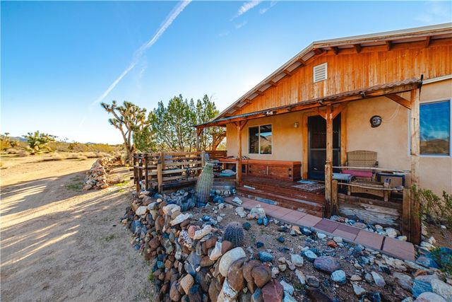 19816 S Gold Mine Road, Yucca, AZ 86438