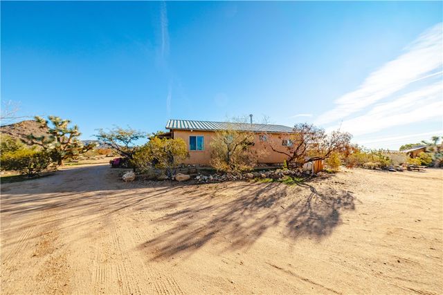 19816 S Gold Mine Road, Yucca, AZ 86438