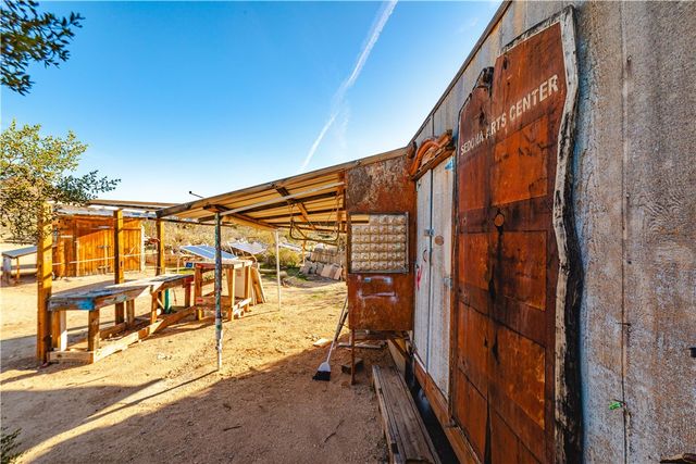 19816 S Gold Mine Road, Yucca, AZ 86438