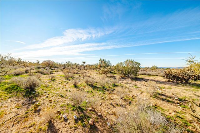 19816 S Gold Mine Road, Yucca, AZ 86438