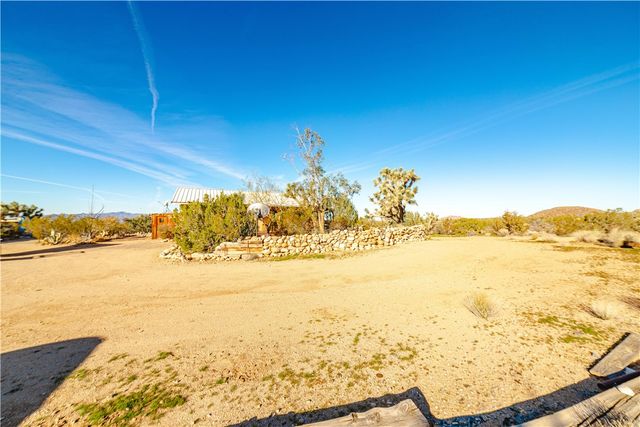 19816 S Gold Mine Road, Yucca, AZ 86438