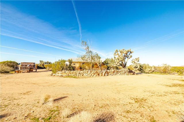 19816 S Gold Mine Road, Yucca, AZ 86438