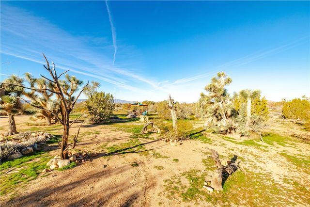 19816 S Gold Mine Road, Yucca, AZ 86438