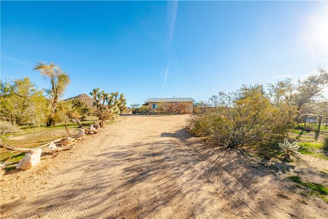 19816 S Gold Mine Road, Yucca, AZ 86438