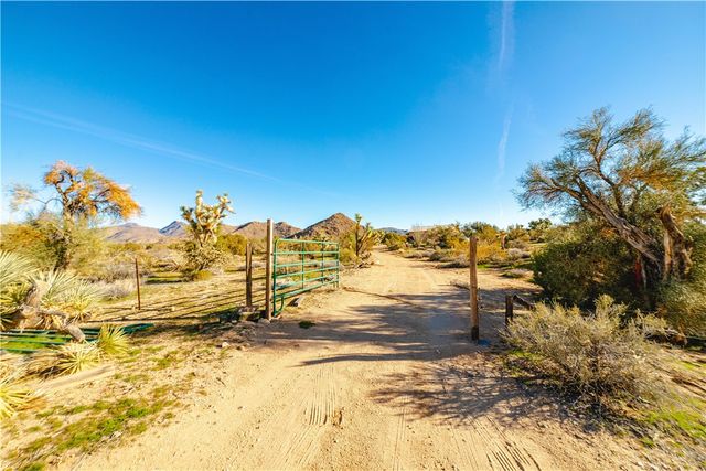 19816 S Gold Mine Road, Yucca, AZ 86438