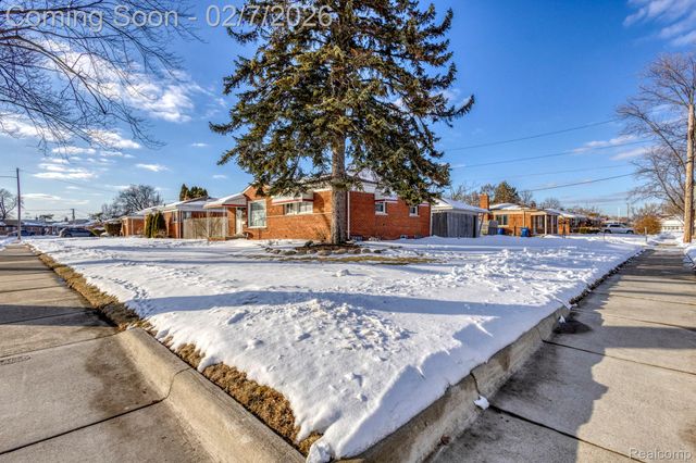 24831 Cottage Lane, Warren, MI 48089