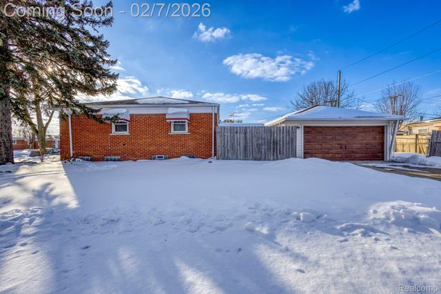 24831 Cottage Lane, Warren, MI 48089