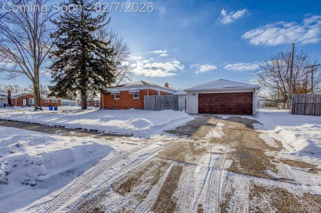 24831 Cottage Lane, Warren, MI 48089